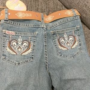 NWT Jean Capris with belt and embroidery